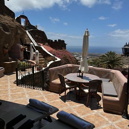 Castillo Lanzarote Villa Sophie - Luxury Villa -Sleep In A Volcanic Cave With Heated Pool 티아즈 외부 사진