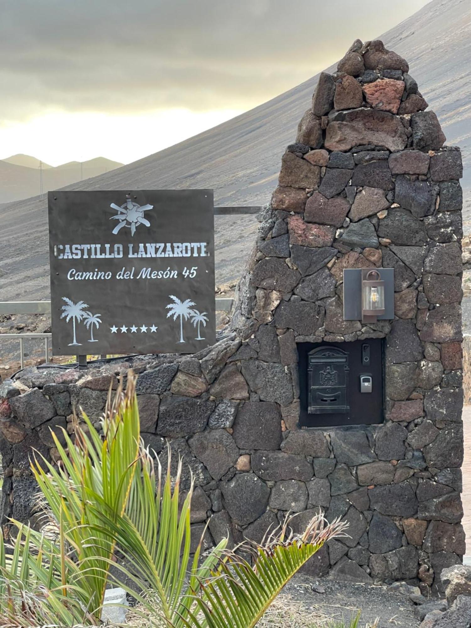 Castillo Lanzarote Villa Sophie - Luxury Villa -Sleep In A Volcanic Cave With Heated Pool 티아즈 외부 사진