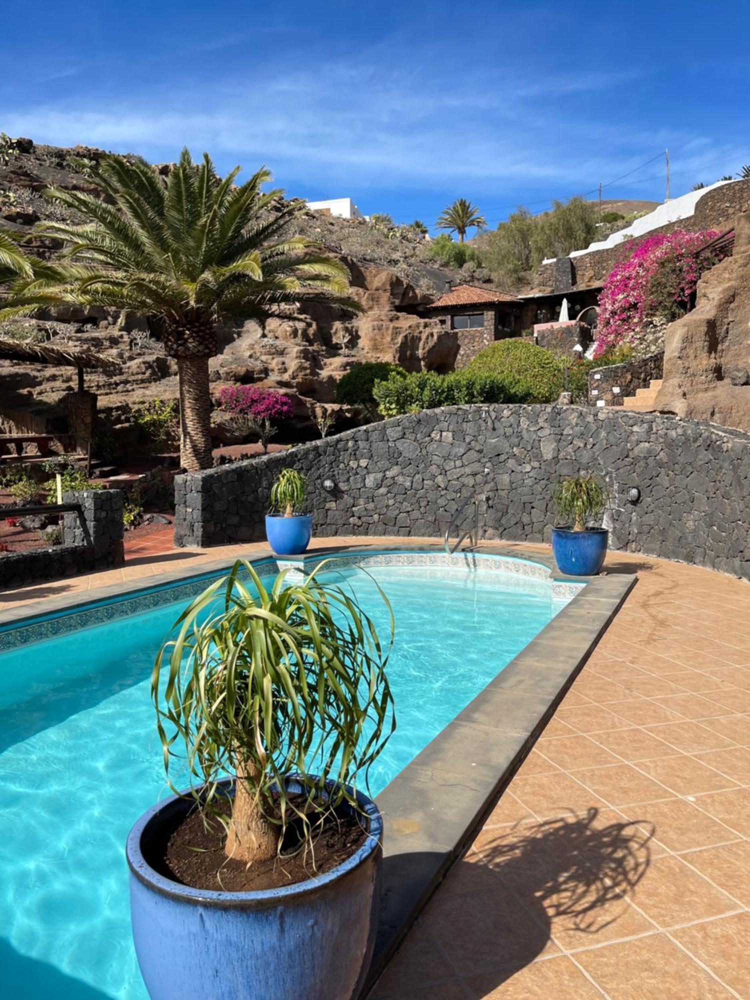 Castillo Lanzarote Villa Sophie - Luxury Villa -Sleep In A Volcanic Cave With Heated Pool 티아즈 외부 사진