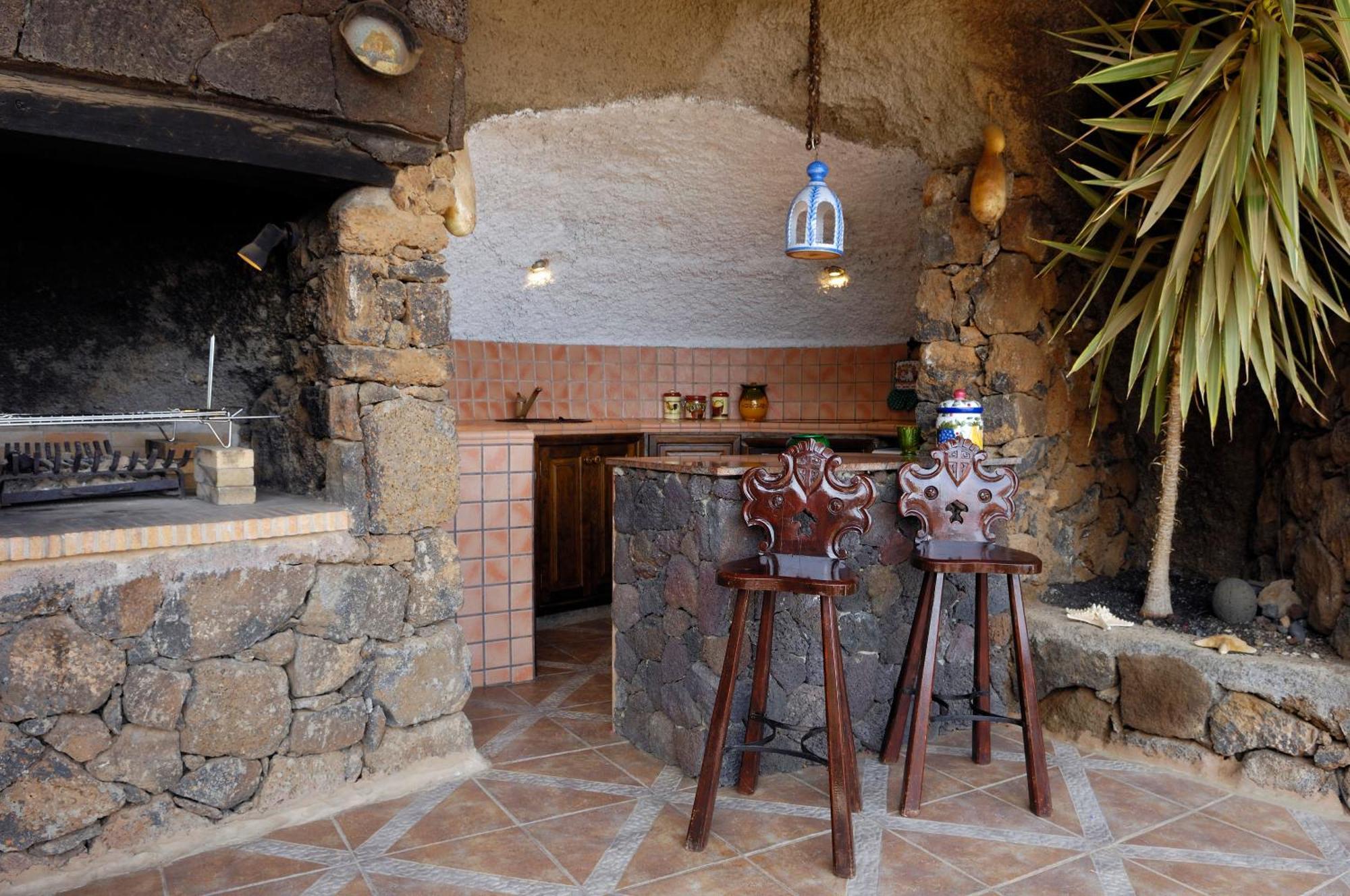 Castillo Lanzarote Villa Sophie - Luxury Villa -Sleep In A Volcanic Cave With Heated Pool 티아즈 외부 사진