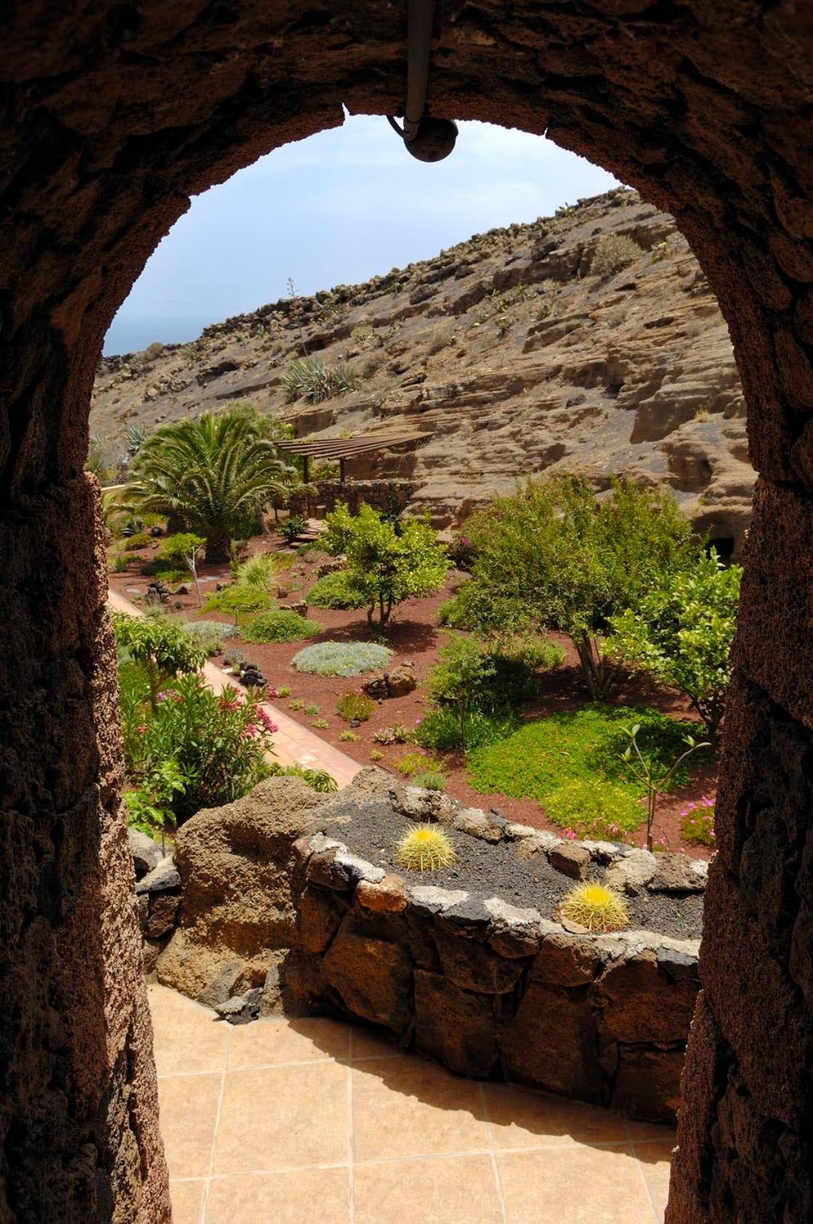 Castillo Lanzarote Villa Sophie - Luxury Villa -Sleep In A Volcanic Cave With Heated Pool 티아즈 외부 사진
