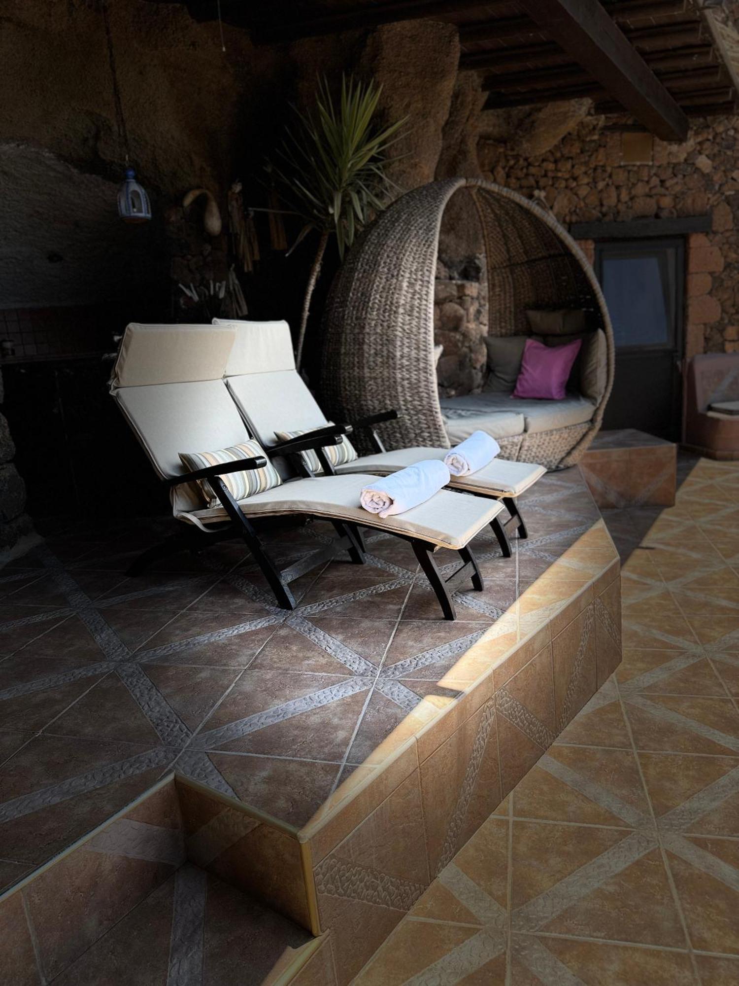 Castillo Lanzarote Villa Sophie - Luxury Villa -Sleep In A Volcanic Cave With Heated Pool 티아즈 외부 사진