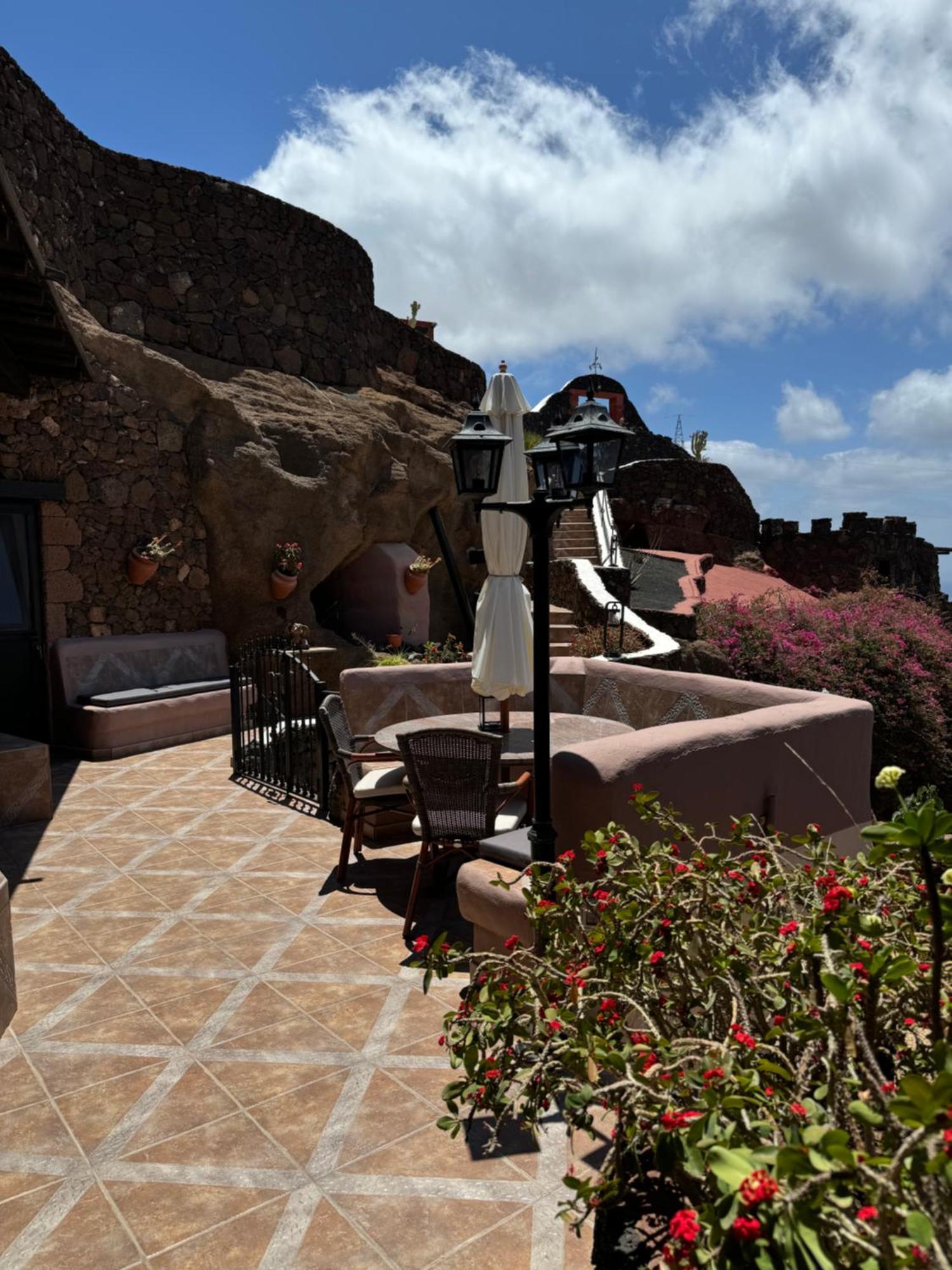 Castillo Lanzarote Villa Sophie - Luxury Villa -Sleep In A Volcanic Cave With Heated Pool 티아즈 외부 사진