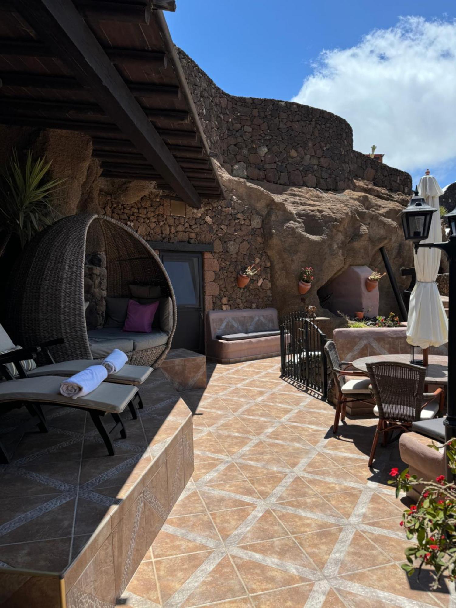 Castillo Lanzarote Villa Sophie - Luxury Villa -Sleep In A Volcanic Cave With Heated Pool 티아즈 외부 사진