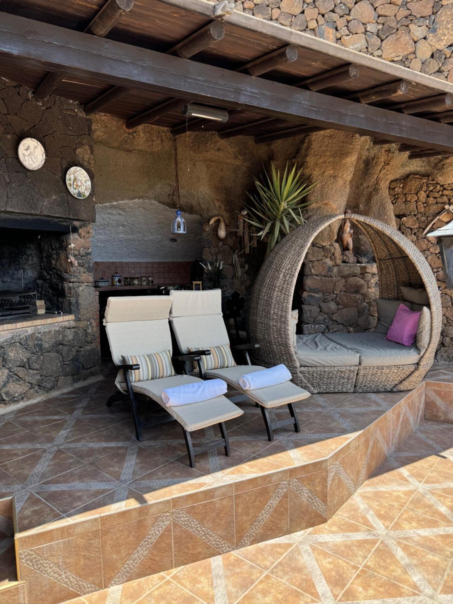 Castillo Lanzarote Villa Sophie - Luxury Villa -Sleep In A Volcanic Cave With Heated Pool 티아즈 외부 사진