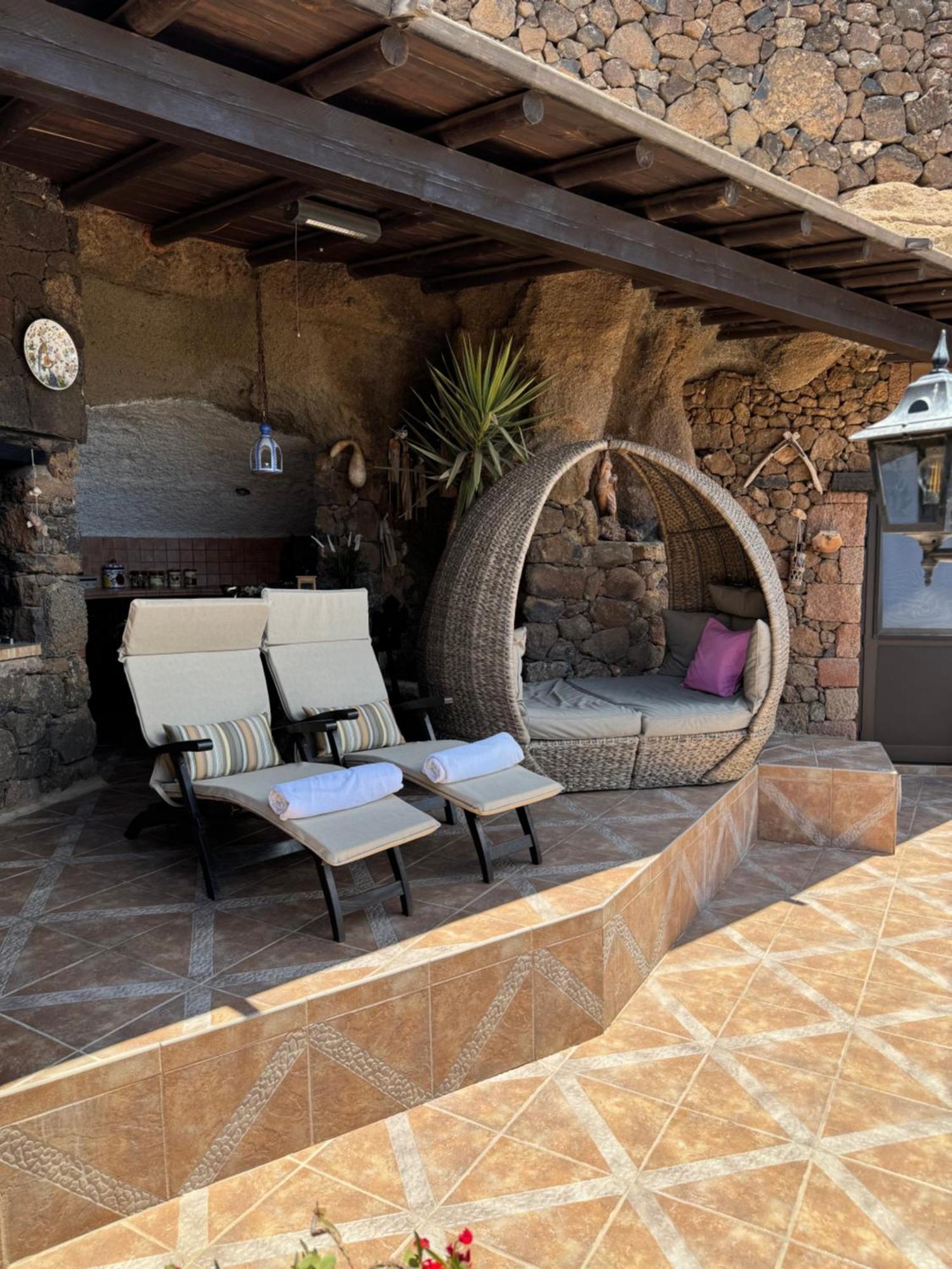 Castillo Lanzarote Villa Sophie - Luxury Villa -Sleep In A Volcanic Cave With Heated Pool 티아즈 외부 사진