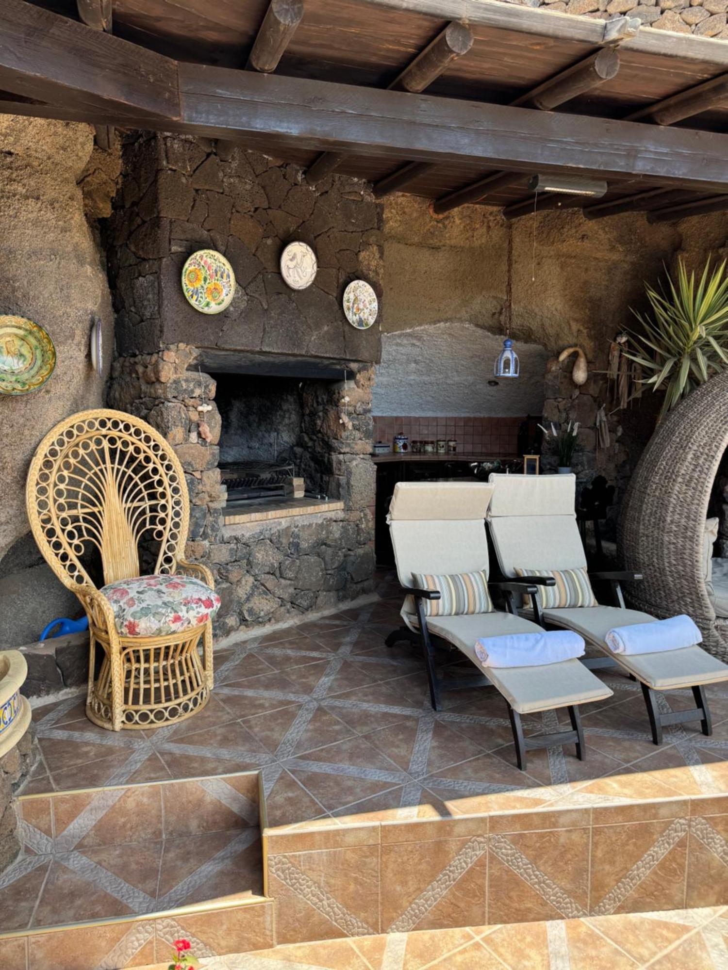 Castillo Lanzarote Villa Sophie - Luxury Villa -Sleep In A Volcanic Cave With Heated Pool 티아즈 외부 사진